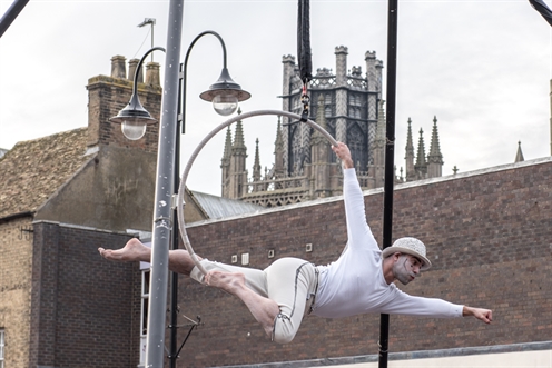 Outdoor Dance-Circus Show Proves a Massive Hit!